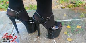 Lady L walking glas road with xtreme high heels.