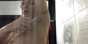 Swxy milf shaves armpits in the shower part2