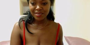 Sexy Cam Ebony Babe flashes nipple - video 2