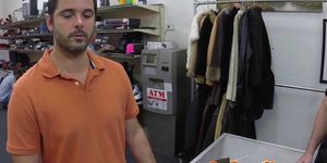 Baited pawnshop customer gets facefucked