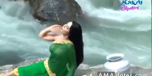 Desi girl in transparent wet saree showing boobshot show (Show Girl)