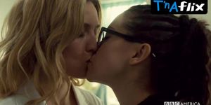 Evelyne Brochu Lesbian Scene  in Orphan Black