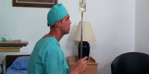 VIDEOS DE LENCERIA - Enfermera rubia tetona follada con botas altas hasta la rodilla