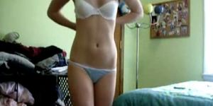 girl strips and masturbate on cam