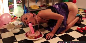 GIRLS OUT WEST - Amateur chick with hangover toys both holes