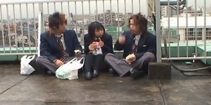 Japanese schoolgirls 03 - Outdoor lunchtime play