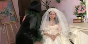 Madre folla a la novia