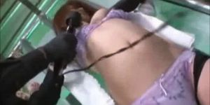 Азиатскую тинку довели до жесткого оргазма - видео 1