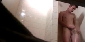 Str8 spy caught a friend jacking in the shower