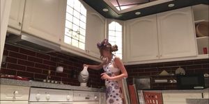 pretty milf gets masturbated on kitchen webcam - osirisporn_com