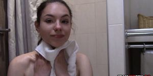 UPLOADYOURPORN - Teen girl takes a shower