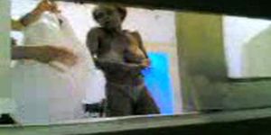 Анита Паниа и Цила Маври крадутся у греческого окна жена показывая сиськи, попку и киску