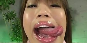 Yui Uehara snake tongue