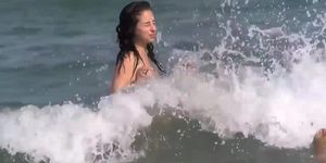 Beach Voyeur Expose Naked Girls
