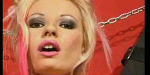 Michelle Thorne เป็น Titney Spheres - The Producer