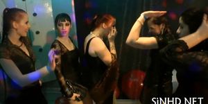 Schmutziges Tanzen mit lustvollen Babes - Video 12