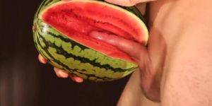 water melon cum - fucking a melon and cumming (amateur )