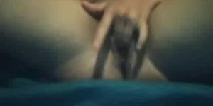 Creamy pussy squirts on cam (amateur )