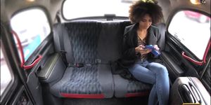 Ebony babe Luna Corazon bangs from behind in the backseat