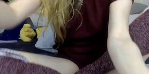 Beautiful teen Masturbating on Webcam