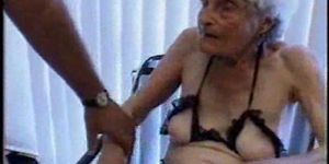 Very very old bitch loves cock