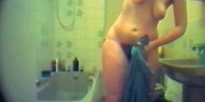 נערת כוס שעירה שנתפסה במצלמה נסתרת - וידאו 1