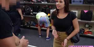 College babe grind her ass in the shop