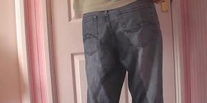 Desperate piss in jeans and grey briefs