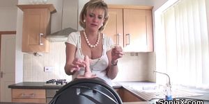 Unfaithful uk milf lady sonia pops out her gigantic knockers