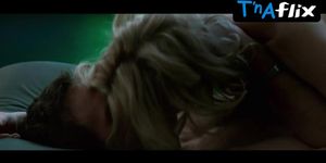 Jennifer Lawrence Butt Scene  in Passengers