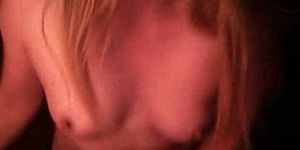 Sexy Girl loves to Masturbate on webcam