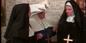 נזירות לסביות קינקיות בסגנון BDSM