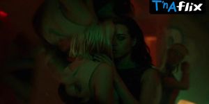 Aubrey Plaza Butt,  Lesbian Scene  in Legion