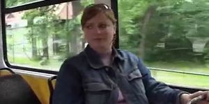 Gigantische Titten MIlking im Bus