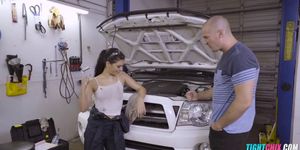 Latina Mechanic takes a break for Dick