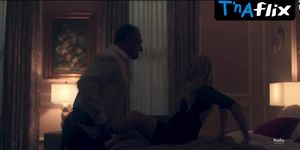 Elisabeth Moss Underwear Scene  in The Handmaid'S Tale (Blondie Anderson)