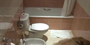 Новые порно видео по запросу: мастурбация в ванной скрытая камера