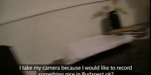 Азиатскую туристку трахнул огромный хуй в любительском видео