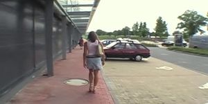 Indecent blowjob in the car - video 1
