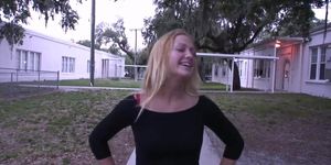 Blonde Outdoor Flasher (Gorgeous , Florida )