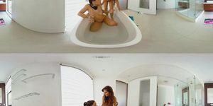VR - 2 Girls Take A Bath