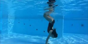 Youtube Mom Swimming Underwater