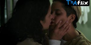 Dascha Polanco Lesbian Scene  in Orange Is The New Black