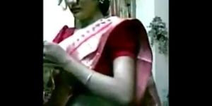 Hot and Smart Northindian Aunty filmed herself while dress Changing