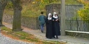 ドイツの修道女..... 2修道女1司祭