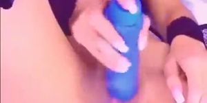 Lange video van sexy cam meisje speelt met haar kont en poesje
