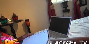 Black pussy gets fingered - video 15