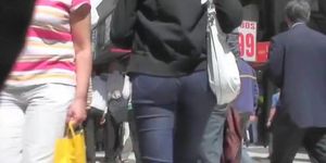 Street candid video of a fitty walking ass and pussy in tight jean shorts