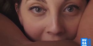 Pretty eyes licks passionately girlfriends pussy (amateur )