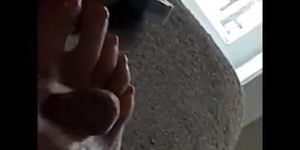 Wife makes me cum in a hurry with her pink toes